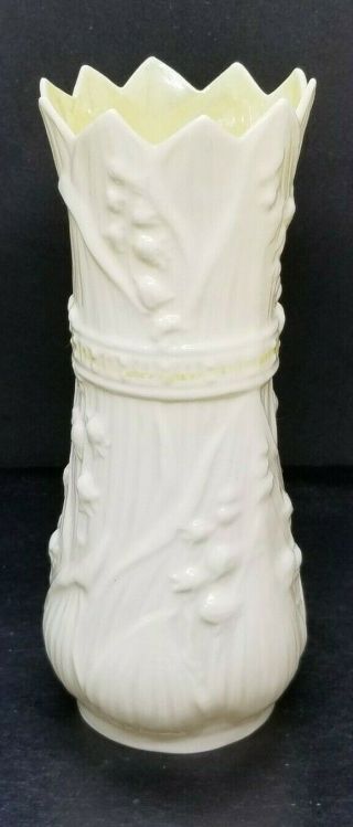Belleek Fluted Lily Of The Valley Spill Vase With Cobb Tint 5th Mark 1955 - 1965