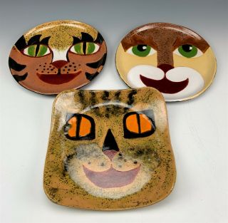3 Signed Mystery Artist Studio Hand Crafted Painted Pottery Cat Face Plates Lzo