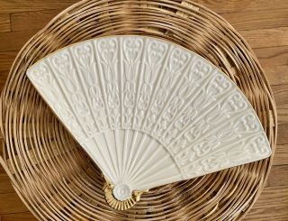 Lenox Ivory With 24k Gold Accent Fan Plate Embossed Pattern 11”x 8”