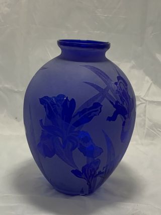 1996 Kelsey Murphy’s Pilgrim Art Glass Cobalt Blue Iris Vase