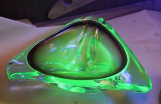 Murano Glass Vaseline Uranium Glass Ashtray Sommerso Large Bowl Triangular 1950s