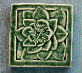 Whistling Frog Tile Company Hand Crafted 3.  75 " X 3.  75 " Green Water Lily Flower
