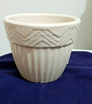 Vintage Robinson Ransbottom Pottery R.  R.  P.  Co.  Planter,  Off White Zigzag Pattern
