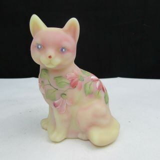Fenton Burmese Satin Pink And White Daisies Hand Painted Sitting Cat 1995 A43