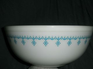 Pyrex Snowflake Garland 4 Qt - 404 Mixing Bowl Blue On White Ec
