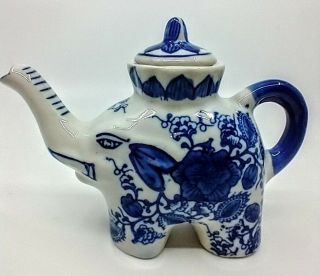 Hand Painted Blue And White Ceramic Elepphant With Lid And Trunk Up