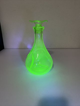 Green Art Deco / Depression Green Uranium Vaseline Glass Decanter & Stopper
