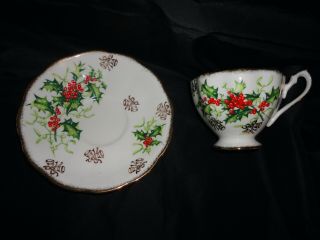 Queen Anne Fine Bone China Holly Tea Cup & Saucer " Yuletide " Made In England