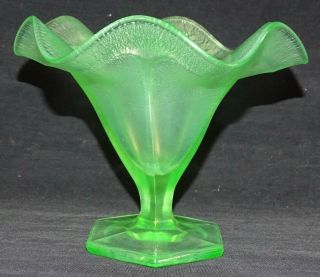 Fenton Usa Florentine 574 Iridescent Green Stretch Glass Crimped Vase Glows