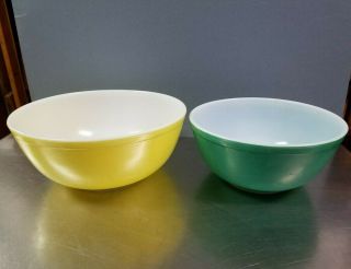 2 Vintage Pyrex Primary Colors Mixing Bowls: 8.  75 " Green 403,  10.  5 " Yellow 404