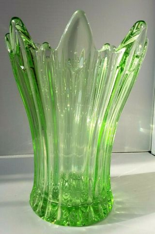 Sowerby 2505 Green Mid - Century Modern Vintage Art Glass Vase 8 " H Home Decor Gift