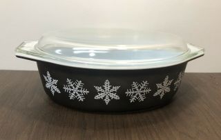 Vintage Pyrex 2.  5 Quart Oval Casserole And Lid,  045 Black With White Snowflake