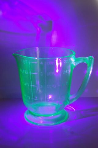 Vintage Green Depression Glass 1 Quart 4 Cup 32oz Measuring Cup - Uranium Glass