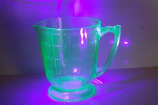 Vintage Green Depression Glass 1 Quart 4 Cup 32oz Measuring Cup - Uranium Glass 2