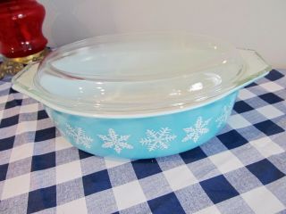 Vintage Pyrex 2.  5 Quart Oval Casserole Dish With Lid Turquoise Blue Snowflake