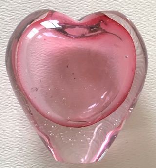 Vintage Hand Blown Pink Art Glass Lovers Sweet Heart Shaped Bud Flower Vase