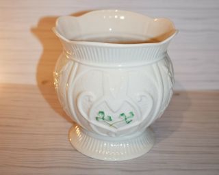 Belleek Pottery " Loveheart " Footed Bowl Event Piece 2002 Ireland