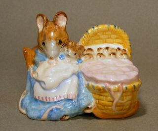 Beatrix Potter Hunca Munca Mice In Cradle Warne Beswick England