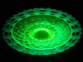 Vintage Fenton Green Vaseline Opalescent Glass Basketweave Open Lace Plate Excel