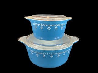 Vtg Pyrex Blue Snowflake Garland 2.  5 Qt & 1 Qt Round Casserole Dishes W/lids