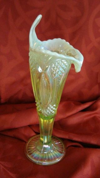 Mosser Vaseline Opalescent Carnival Glass Diamond Cut Jack - N - Pulpit Zipper Vase