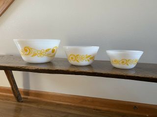 Rare Vintage Federal Milk Glass Yellow Flowers Scroll 3 Mixing Bowl Set