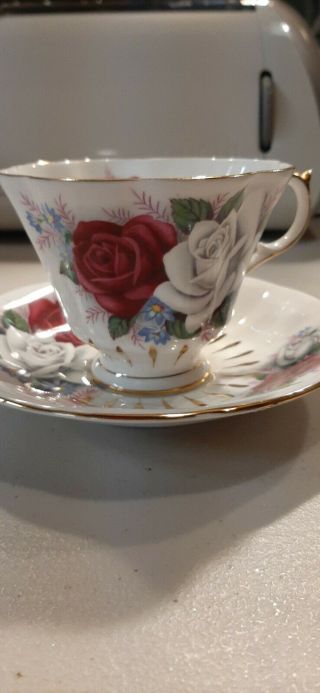 Vintage Queen Anne Fine Bone China England Tea Cup And Saucer Red And White Rose