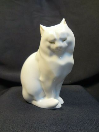 Herend Solid White Medium Persian Cat,  Porcelain Figurine 214