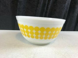 Vintage Pyrex 1 - 1/2 Quart Yellow Polka Dot Nesting Mixing Bowl 402