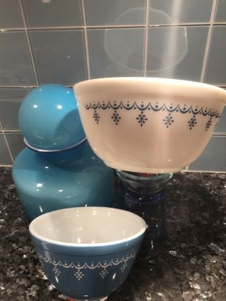 2 Vintage Pyrex Snowflake Blue Garland Mixing Bowls
