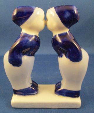 Handpainted Delft Blue Kissing Dutch Boy And Girl Figurine 10457
