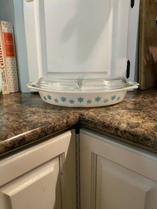 Vintage Snowflake Pyrex Casserole Dish Turquoise On White 1 1/2 Quart