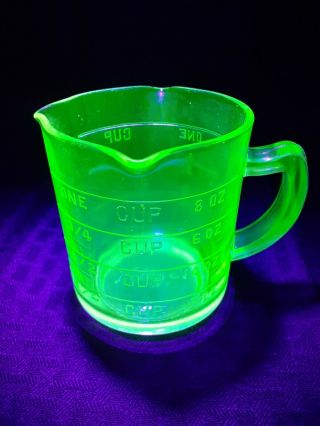 Vintage Kelloggs 1 - Cup Measuring Cup 3 - Spout Green Vaseline Uranium