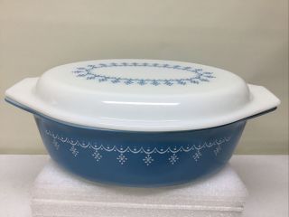Vintage Pyrex 045 Snowflake Blue Garland Covered Casserole Dish.  2 - 1/2 Qt.