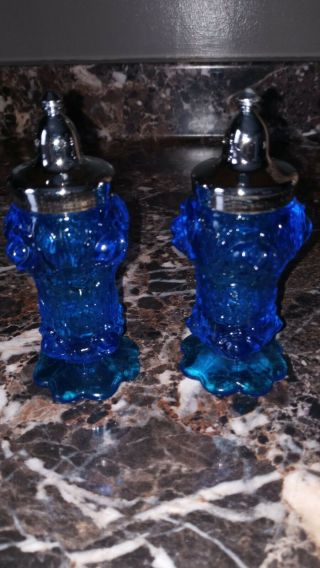 Magnifiscent Vintage Fenton Colonial Blue Cabbage Rose Salt And Pepper Shakers