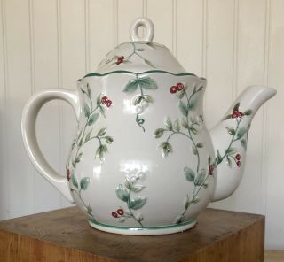 Vintage Pfaltzgraff Winterberry 4 Cup Teapot