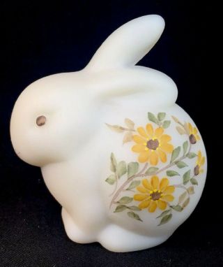 Fenton Art Glass Hand Painted “ Daisies On Cameo “ Bunny / Rabbit