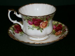 Royal Albert Teacup & Saucer Old Country Roses