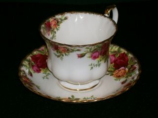 ROYAL ALBERT Teacup & Saucer Old Country Roses 2