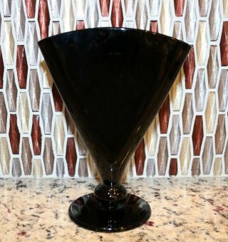 L.  E.  Smith Or Fosteria Black Ebony Fan Vase