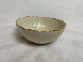 Lenox Ivory 24k Gold Trim Acanthus Leave Pattern Scalloped Edge Small Bowl