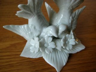 Vintage Italian Porcelain Capodimonte White Love Birds With Delicate Flowers