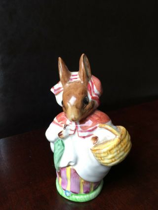 Vintage Mrs.  Rabbit Beatrix Potter Bp3b Figurine Beswick Ceramic England Peter