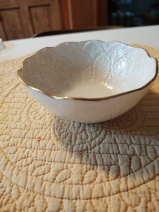 Lenox Ivory 24k Gold Trim Acanthus Leave Pattern Scalloped Edge Small Bowl