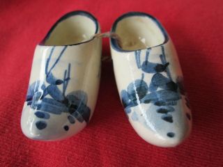 Vtg Pair Miniature Delft Blue Dutch Shoes 2 " Hand Painted Made In Holland1962