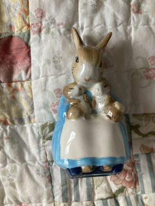 Beatrix Potter Mrs.  Rabbit And Bunnies Royal Albert England Figurine 3 3/4 " Tall