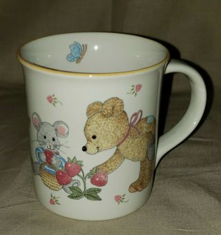 Mikasa Cc018 Coffee Cup/mug Bear With Mouse Eating Strawberries With A Basket