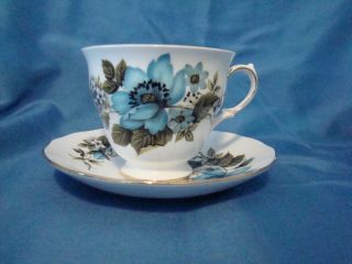 Vintage Queen Anne Bone China Teacup & Saucer Set - Blue Flower - Gold Trim