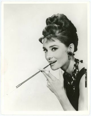 Audrey Hepburn Iconic Holly Golightly Breakfast At Tiffany 