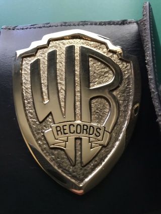 1970s “wb Records” Badge Issued To Company Employees And Set In A Leather Wallet